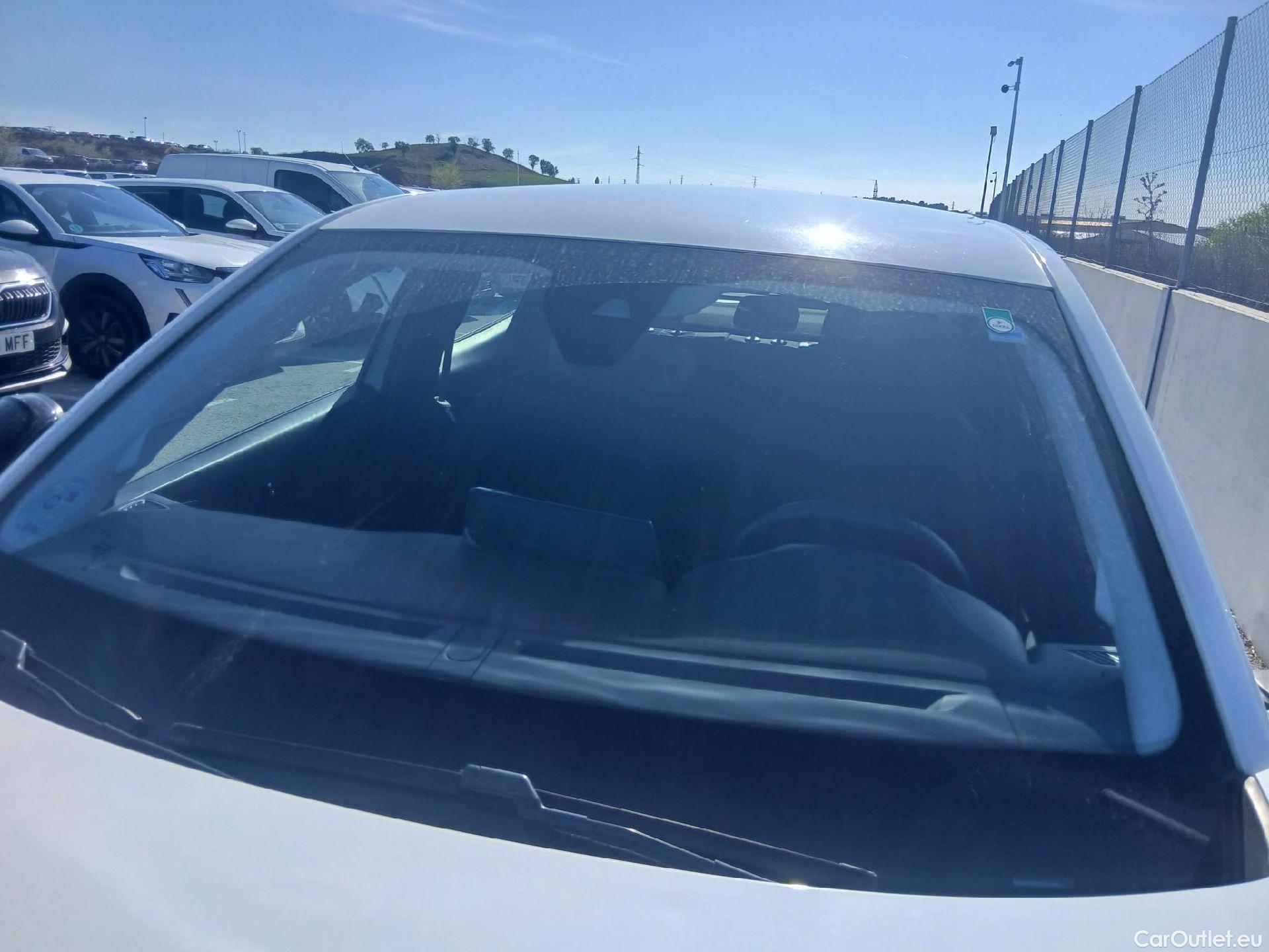  Peugeot  2008 PEUGEOT  / 2019 / 5P / todoterreno Active BlueHDI 81kW (110CV) #9