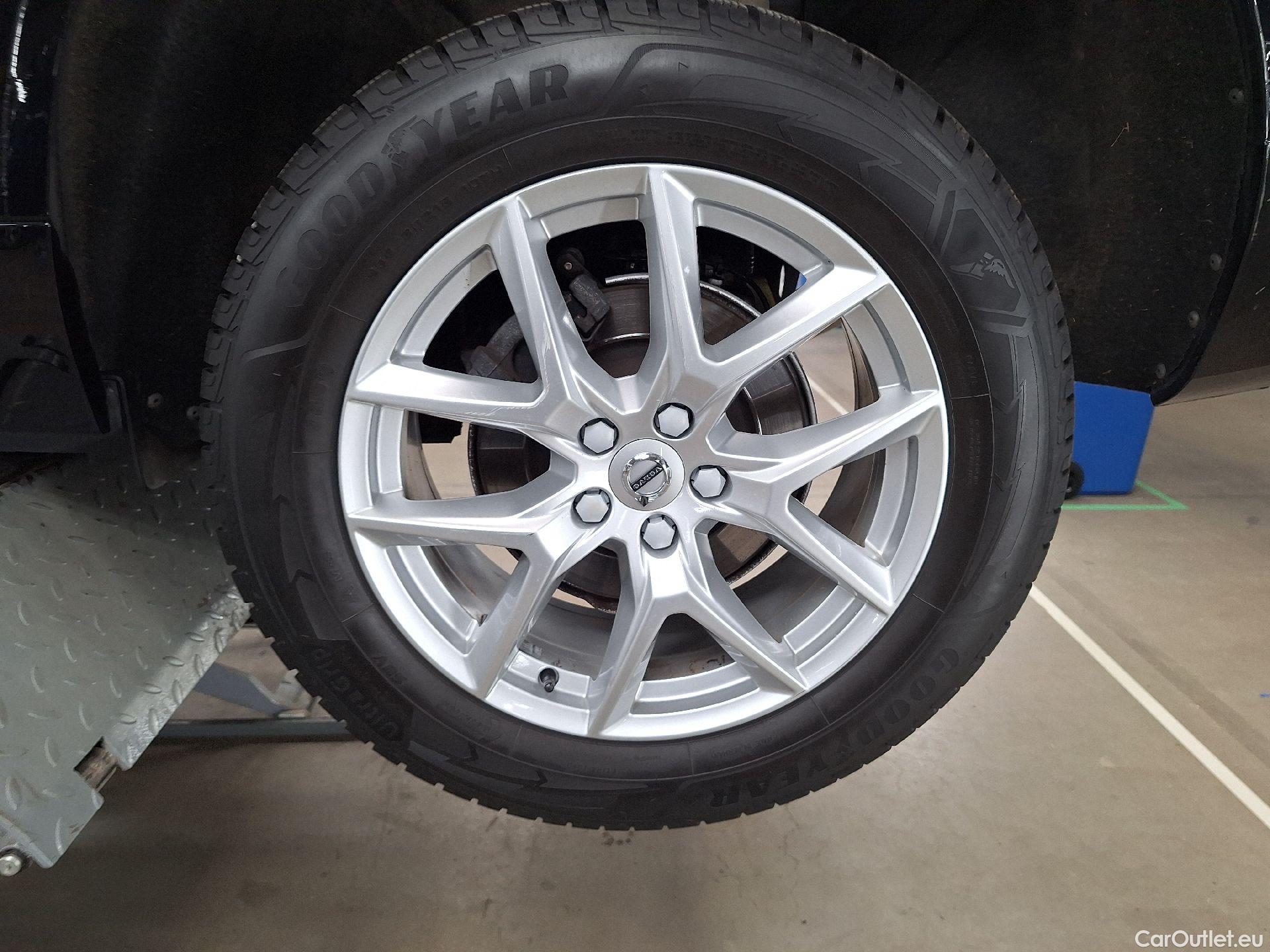  Volvo  XC60 Volvo,  '17, Volvo  D4 120kW Geartronic Momentum Pro 5d #28