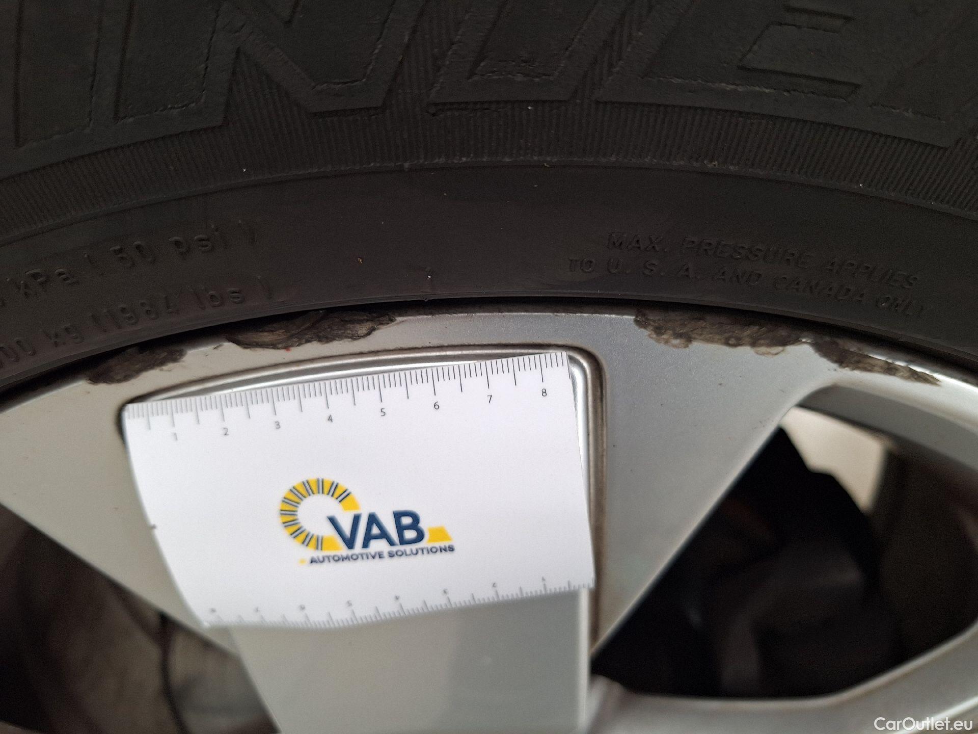  Volvo  XC 40 Volvo, XC40 '17, Volvo XC40 T3 Geartronic Momentum Pro 5d #32