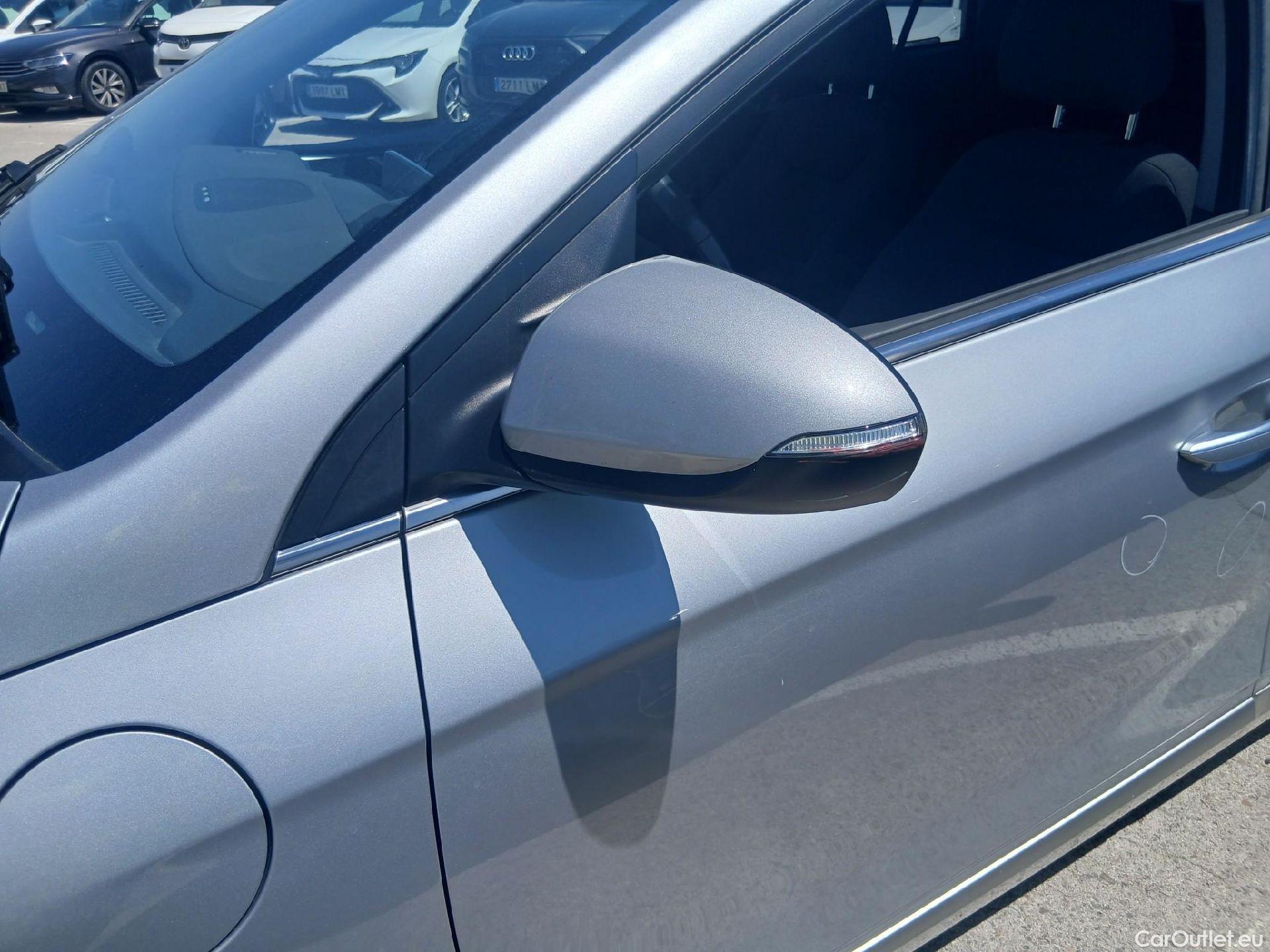  Hyundai   Ioniq HYUNDAI / 2019 / 5P / berlina con portón 1.6 GDI PHEV Tecno DCT #13