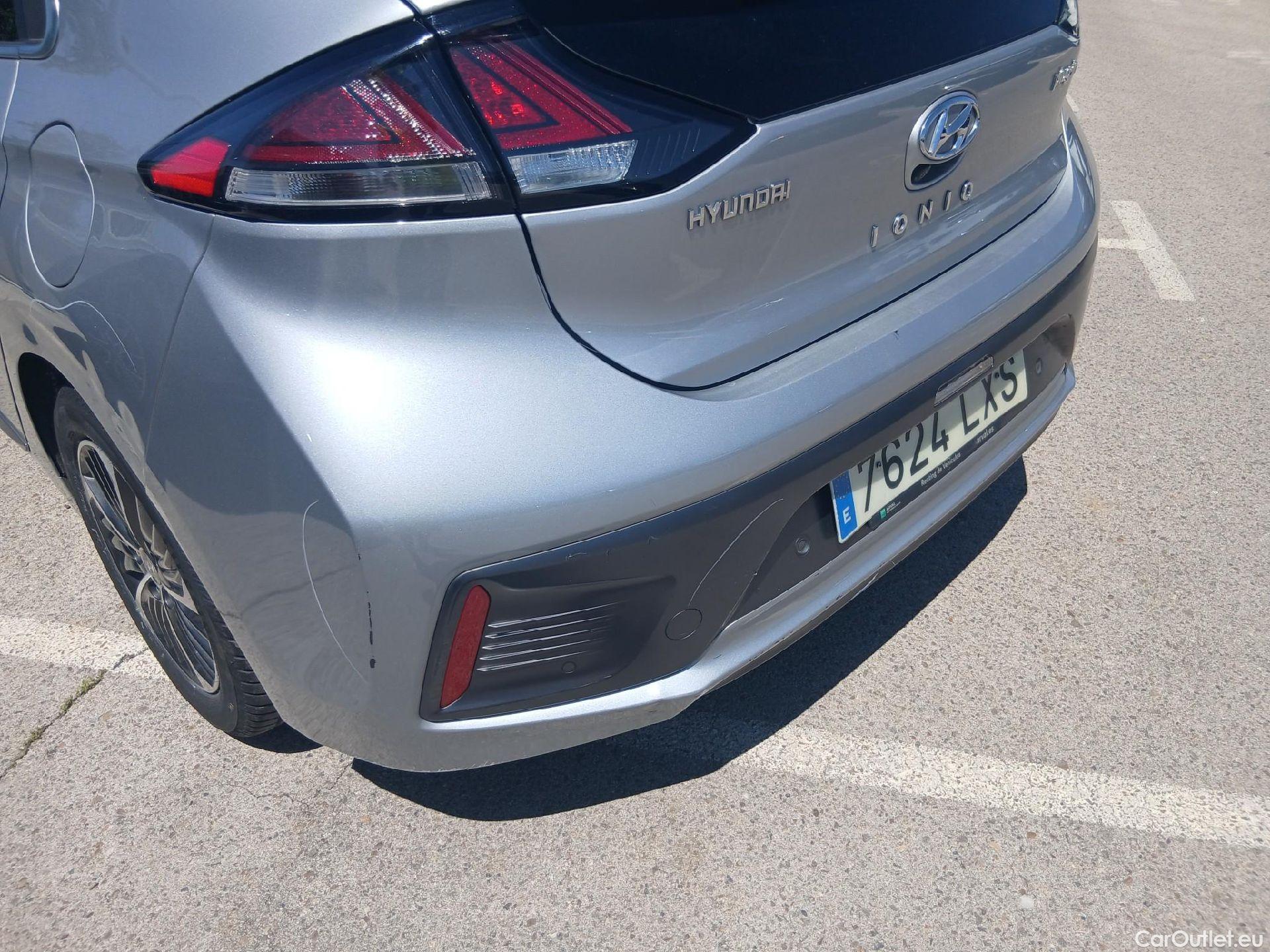  Hyundai   Ioniq HYUNDAI / 2019 / 5P / berlina con portón 1.6 GDI PHEV Tecno DCT #24