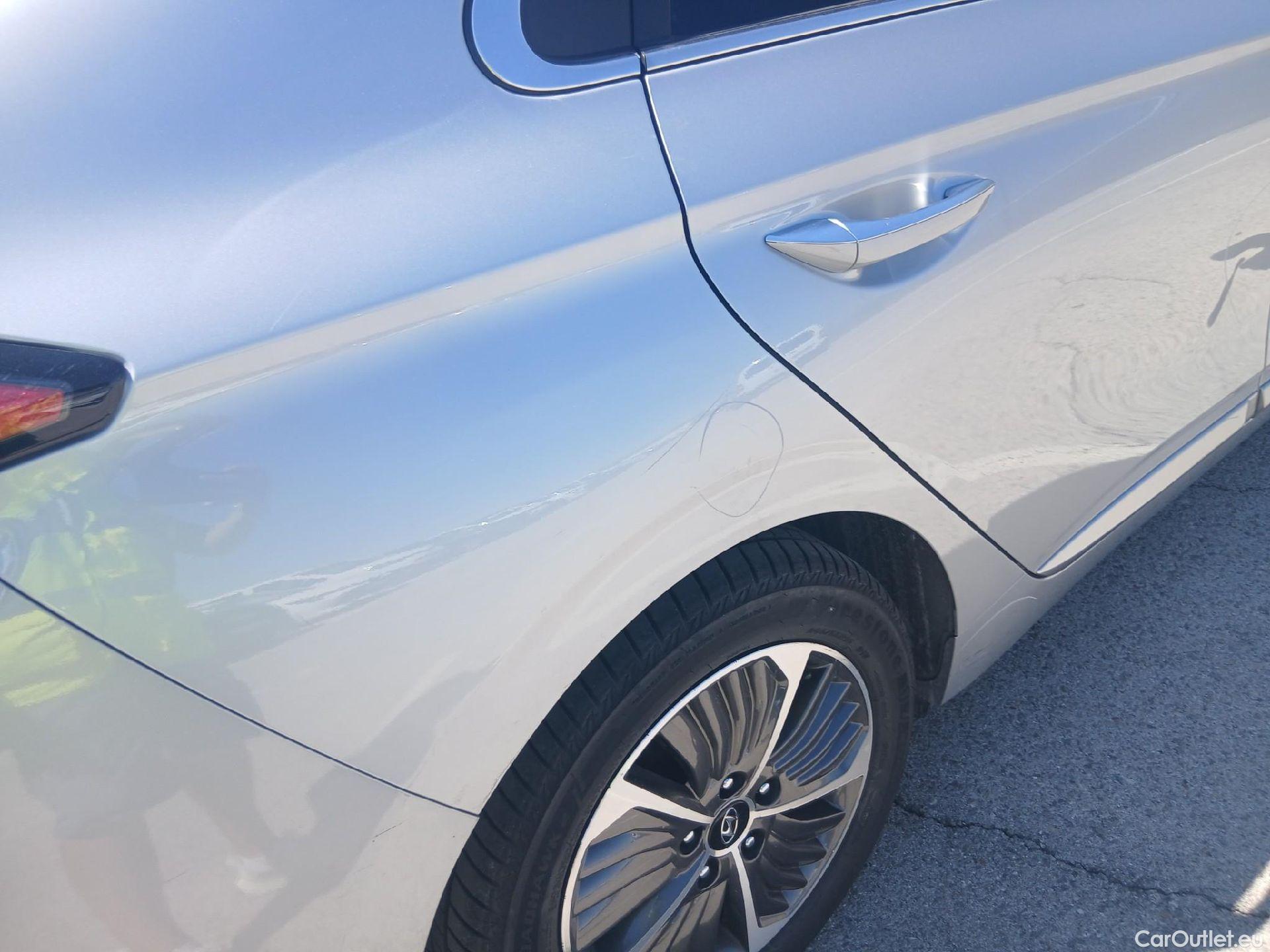  Hyundai   Ioniq HYUNDAI / 2019 / 5P / berlina con portón 1.6 GDI PHEV Tecno DCT #28