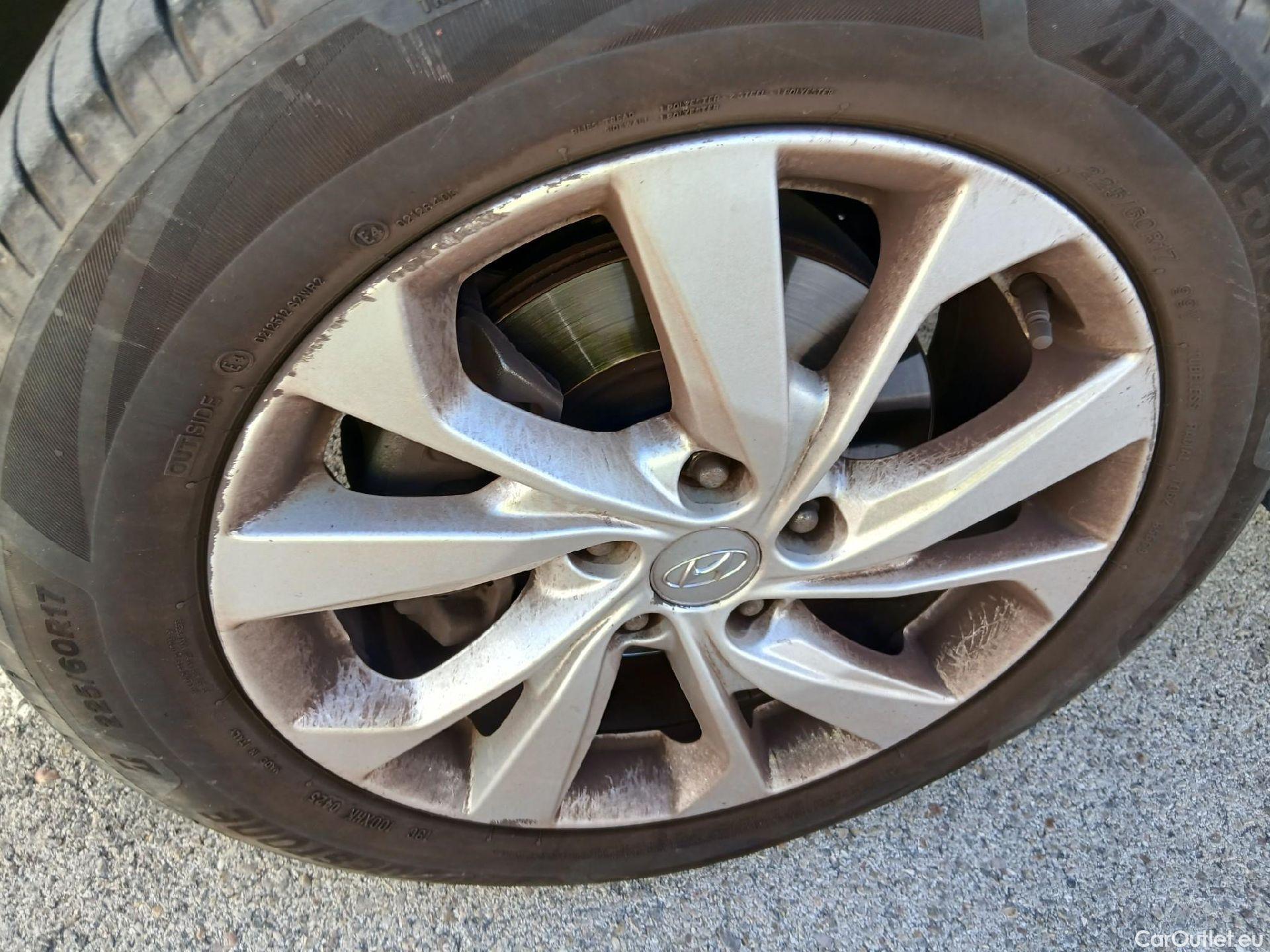  Hyundai  Tucson HYUNDAI  / 2018 / 5P / todoterreno 1.6 CRDI 85kW (116CV) 48V SLE 4X2(SP)(SL) #9