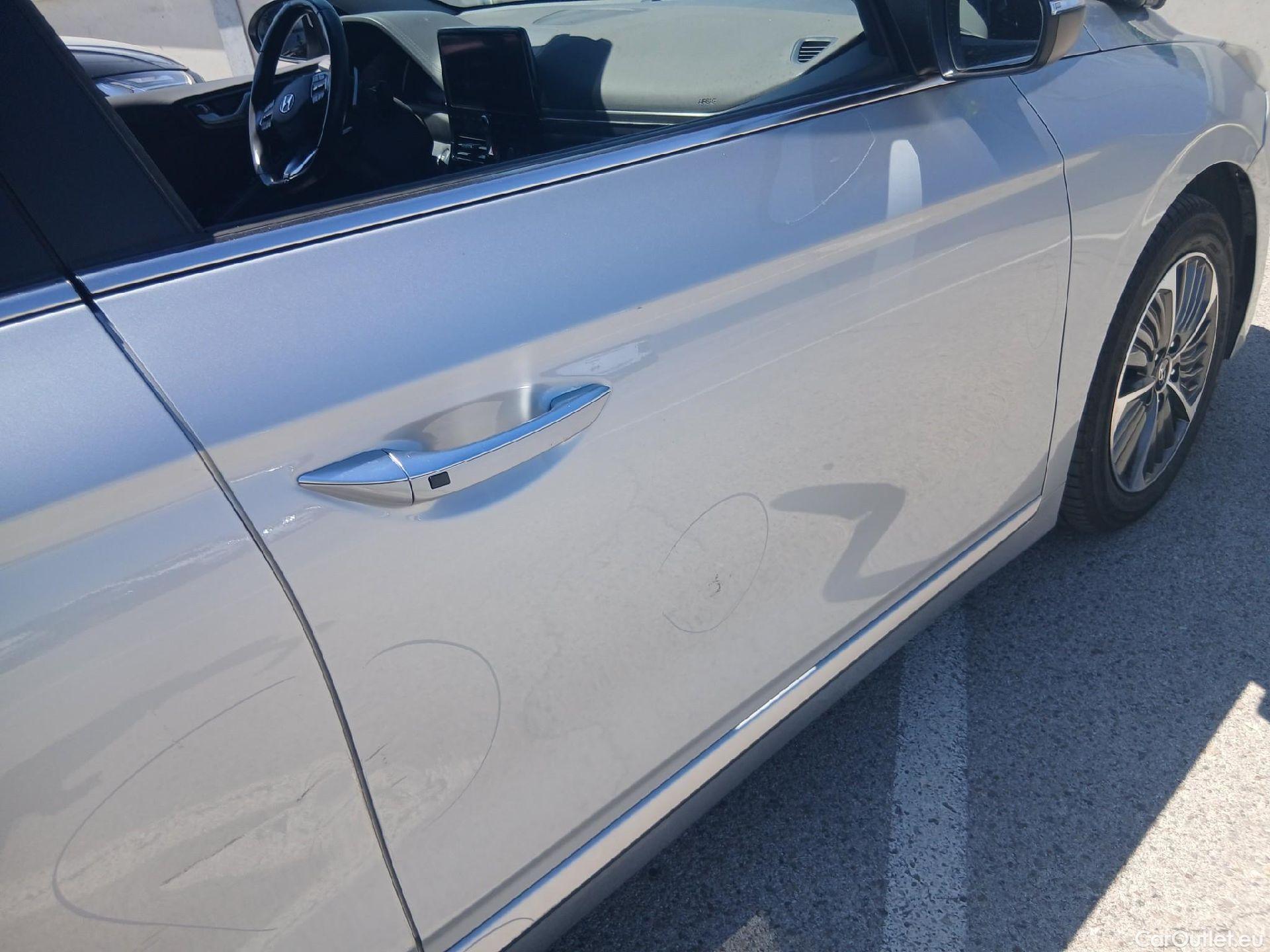  Hyundai   Ioniq HYUNDAI / 2019 / 5P / berlina con portón 1.6 GDI PHEV Tecno DCT #31