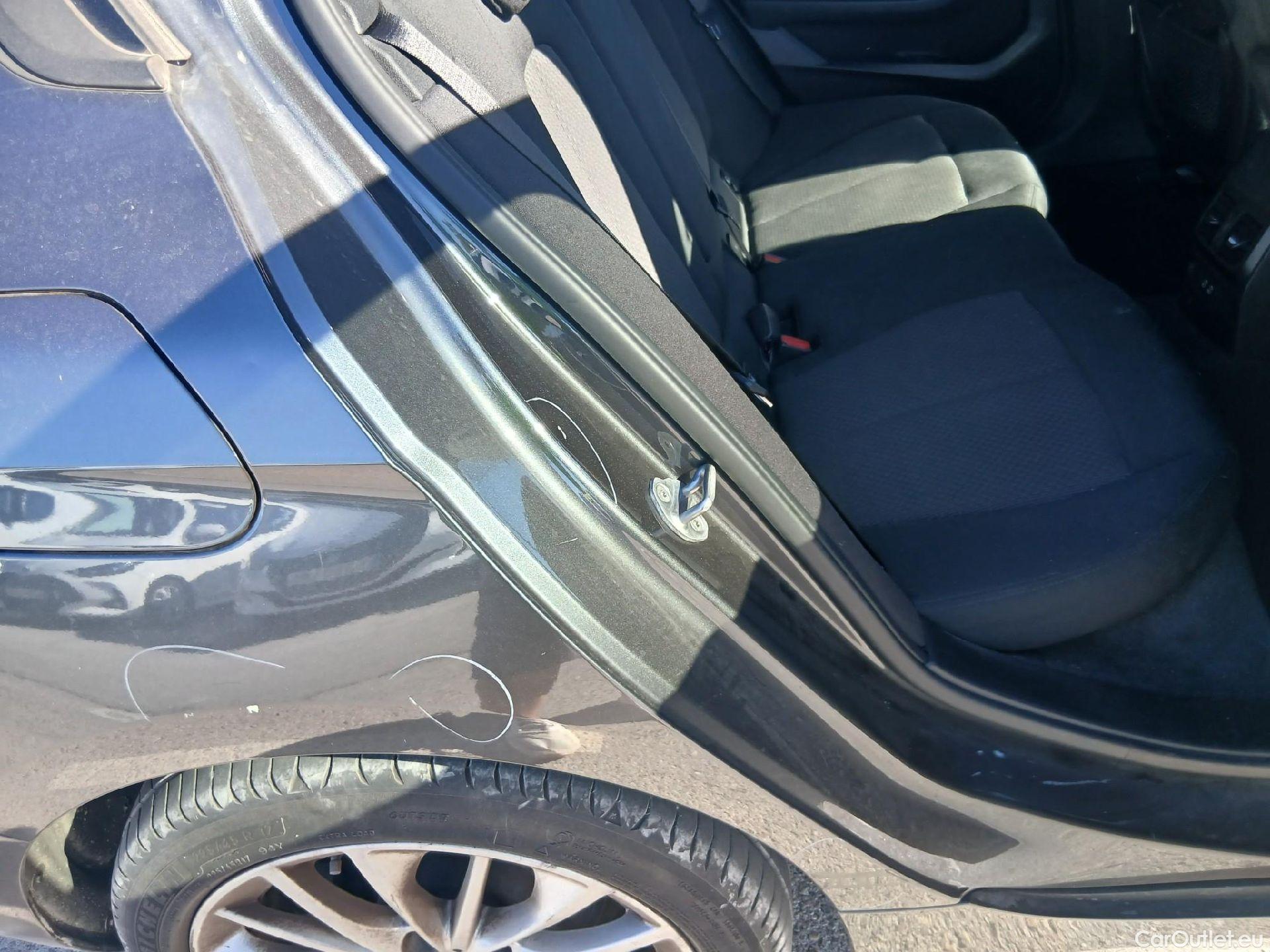  Bmw  Serie 1 BMW  / 2019 / 5P / berlina con portón 118i #25