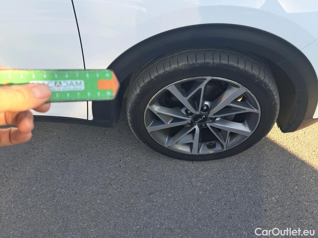  KIA  Niro KIA  / 2019 / 5P / crossover 1.6 GDi HEV 104kW (141CV) Emotion (AC) #7