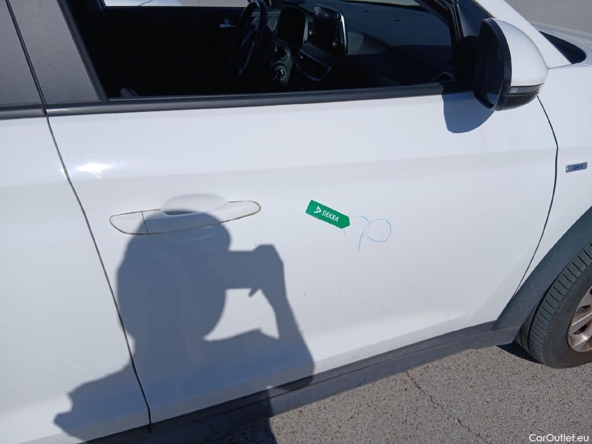 Hyundai  Tucson HYUNDAI  / 2018 / 5P / todoterreno 1.6 CRDI 85kW (116CV) 48V SLE 4X2(SP)(SL) #36