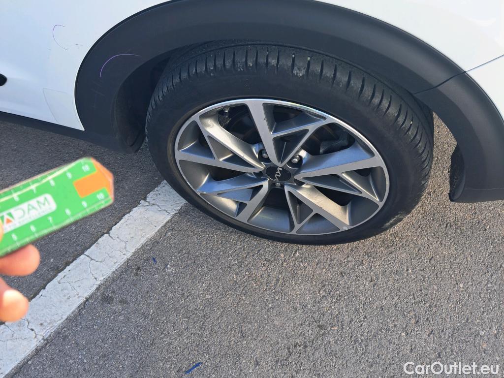  KIA  Niro KIA  / 2019 / 5P / crossover 1.6 GDi HEV 104kW (141CV) Emotion (AC) #3