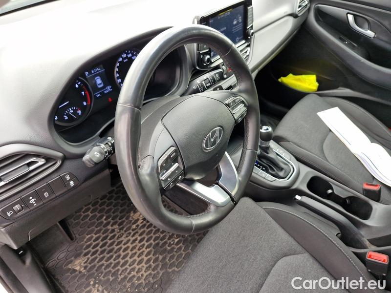  Hyundai  i30   cw (PD)(2017->)  kom.1.5TGDI FamilySmart AT #24