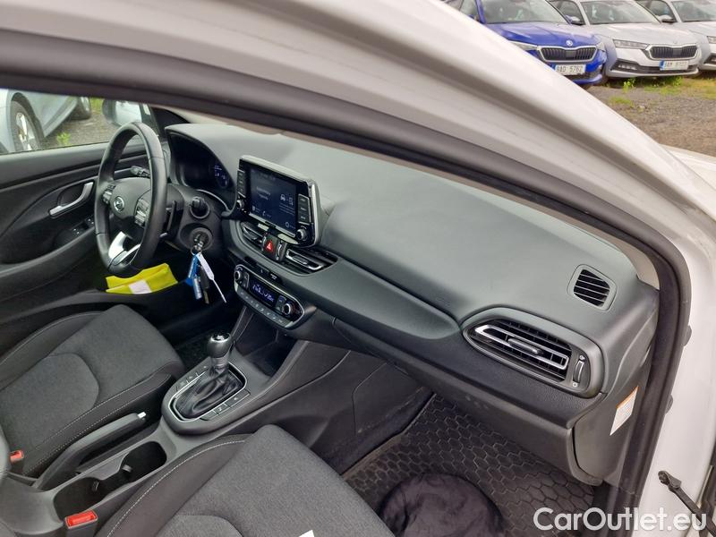  Hyundai  i30   cw (PD)(2017->)  kom.1.5TGDI FamilySmart AT #18