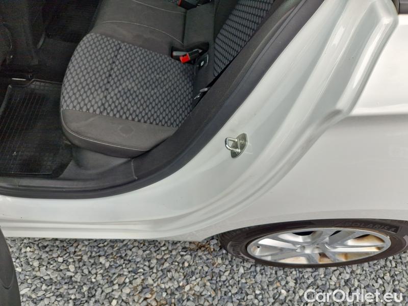  Opel  Astra  K Sports Tourer (2015) ST 1.5CDTi 77 Edition 5d #20