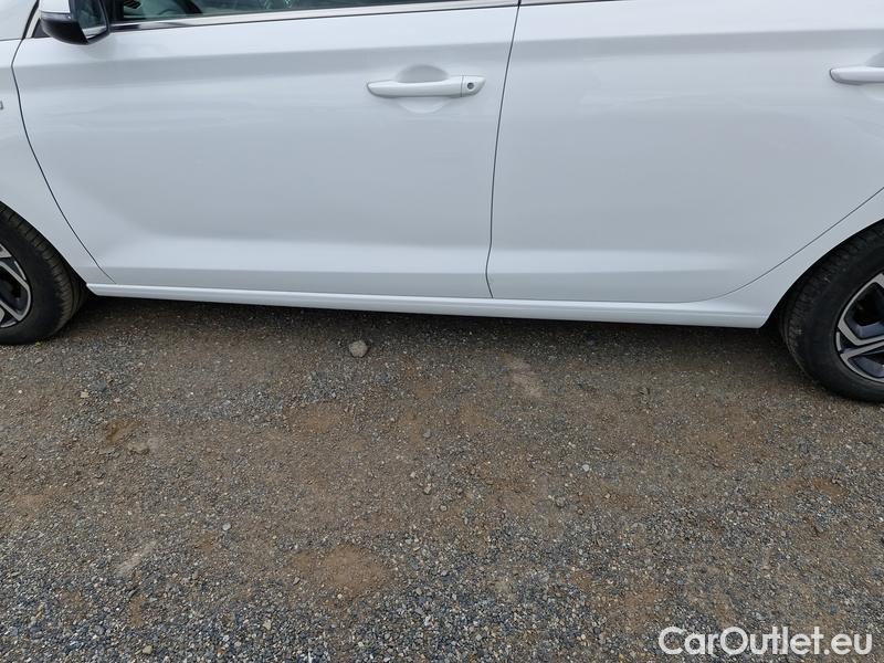  Hyundai  i30   cw (PD)(2017->)  kom.1.5TGDI FamilySmart AT #21