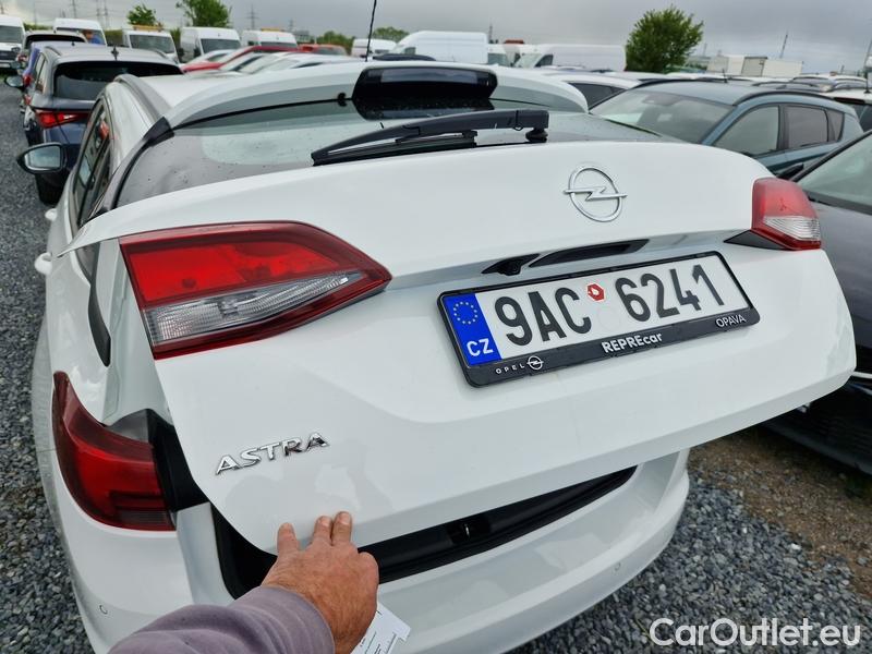  Opel  Astra  K Sports Tourer (2015) ST 1.5CDTi 77 Edition 5d #32