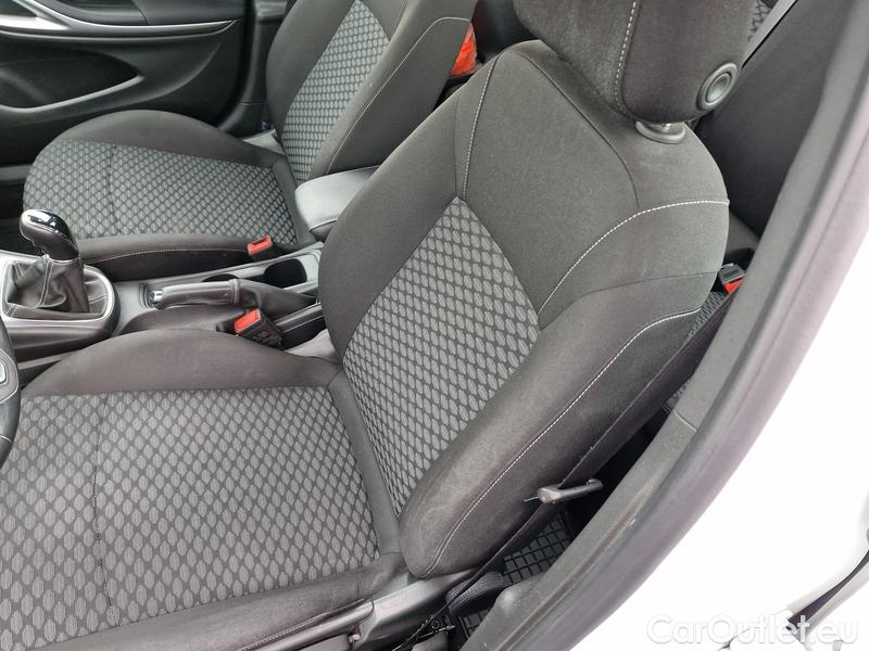  Opel  Astra  K Sports Tourer (2015) ST 1.5CDTi 77 Edition 5d #12