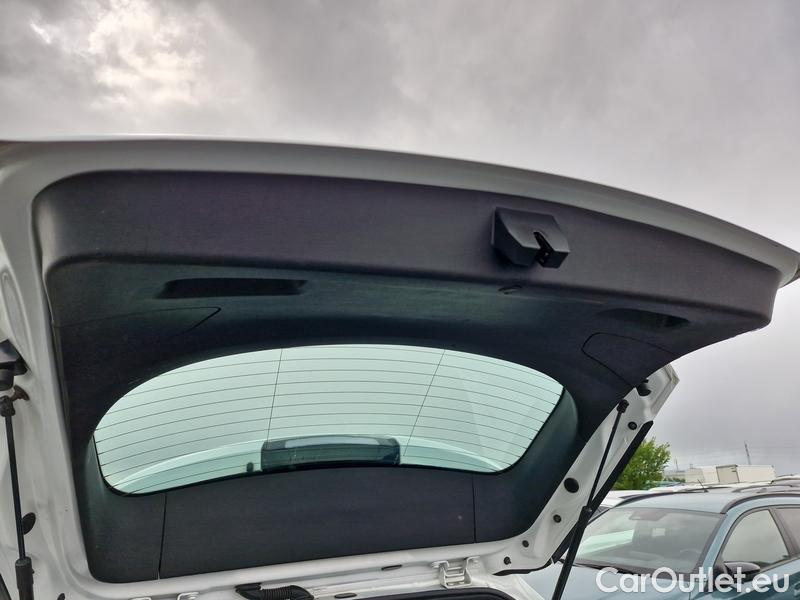  Opel  Astra  K Sports Tourer (2015) ST 1.5CDTi 77 Edition 5d #25