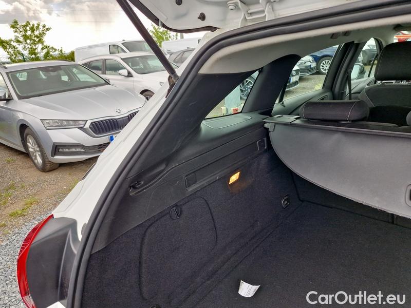  Opel  Astra  K Sports Tourer (2015) ST 1.5CDTi 77 Edition 5d #29