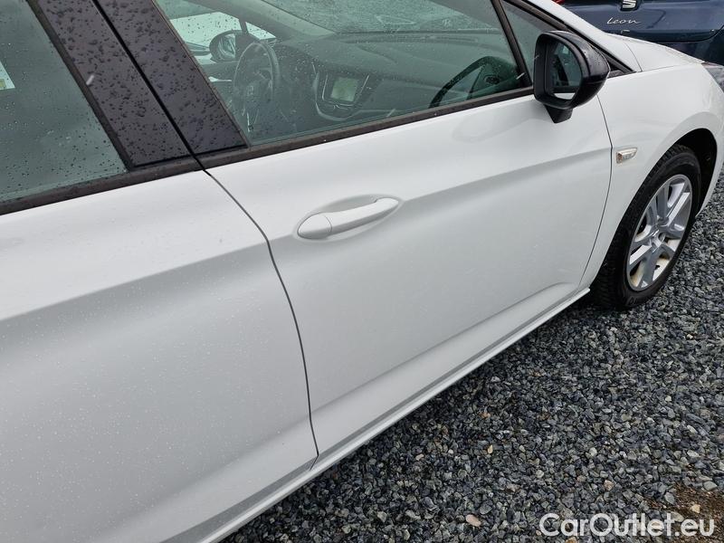  Opel  Astra  K Sports Tourer (2015) ST 1.5CDTi 77 Edition 5d #38