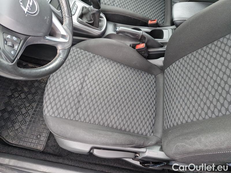  Opel  Astra  K Sports Tourer (2015) ST 1.5CDTi 77 Edition 5d #11