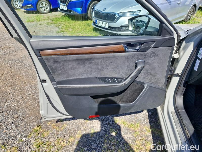  Skoda  Superb  Combi (3V5)(2015) Su.c.2.0TDI 147 Scout 4x4 Aut #10