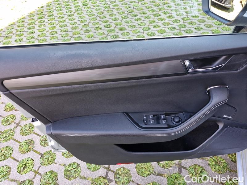  Skoda  Superb  (3V3)(2015) Supe.2.0TDI 147 Style 4x4 Aut #7