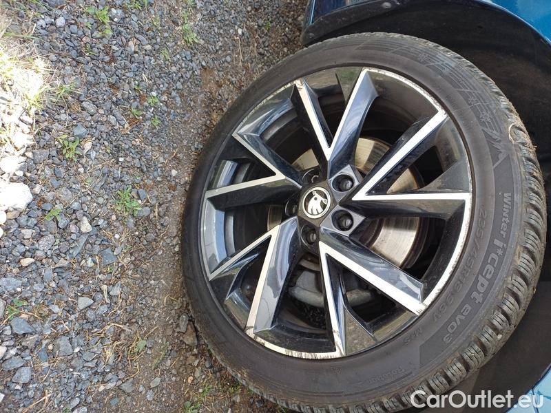  Skoda  Superb  Combi (3T5)(2010) Sup.C.FL2.0TDI 110 Style AT #18