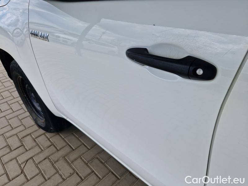  Toyota  Hilux  (2016)  2.4D4D Live DC 4x4 #6