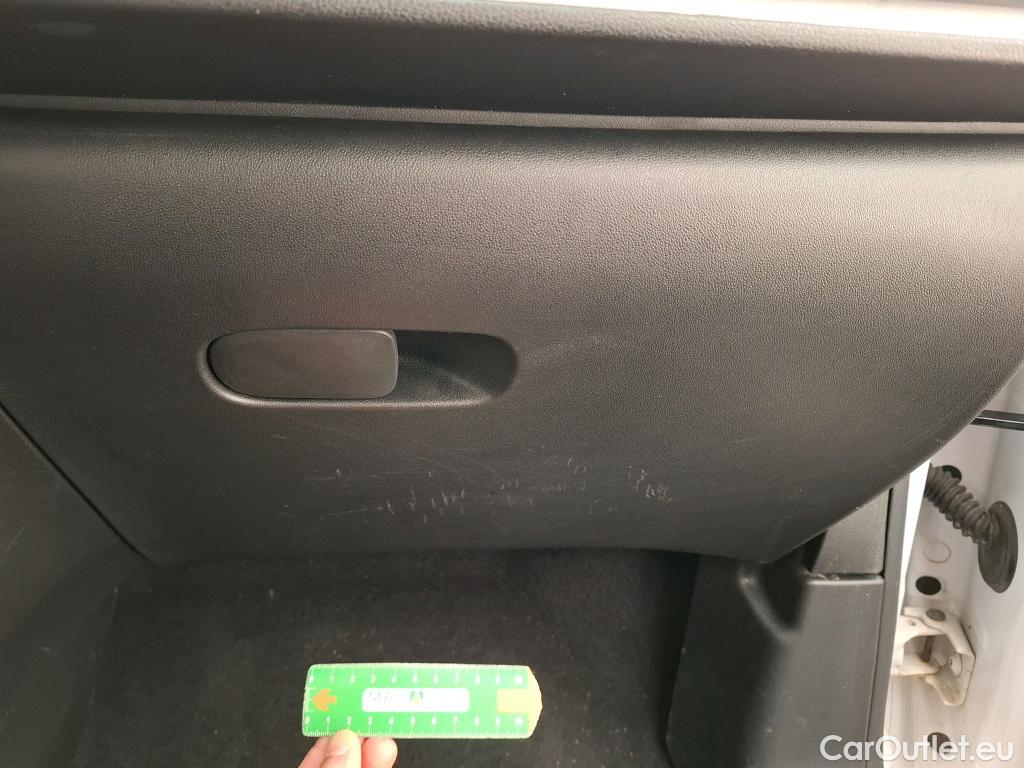  Citroen  C3 CITROEN  / 2016 / 5P / Berline PureTech 82 S&S BVM Feel Business #4