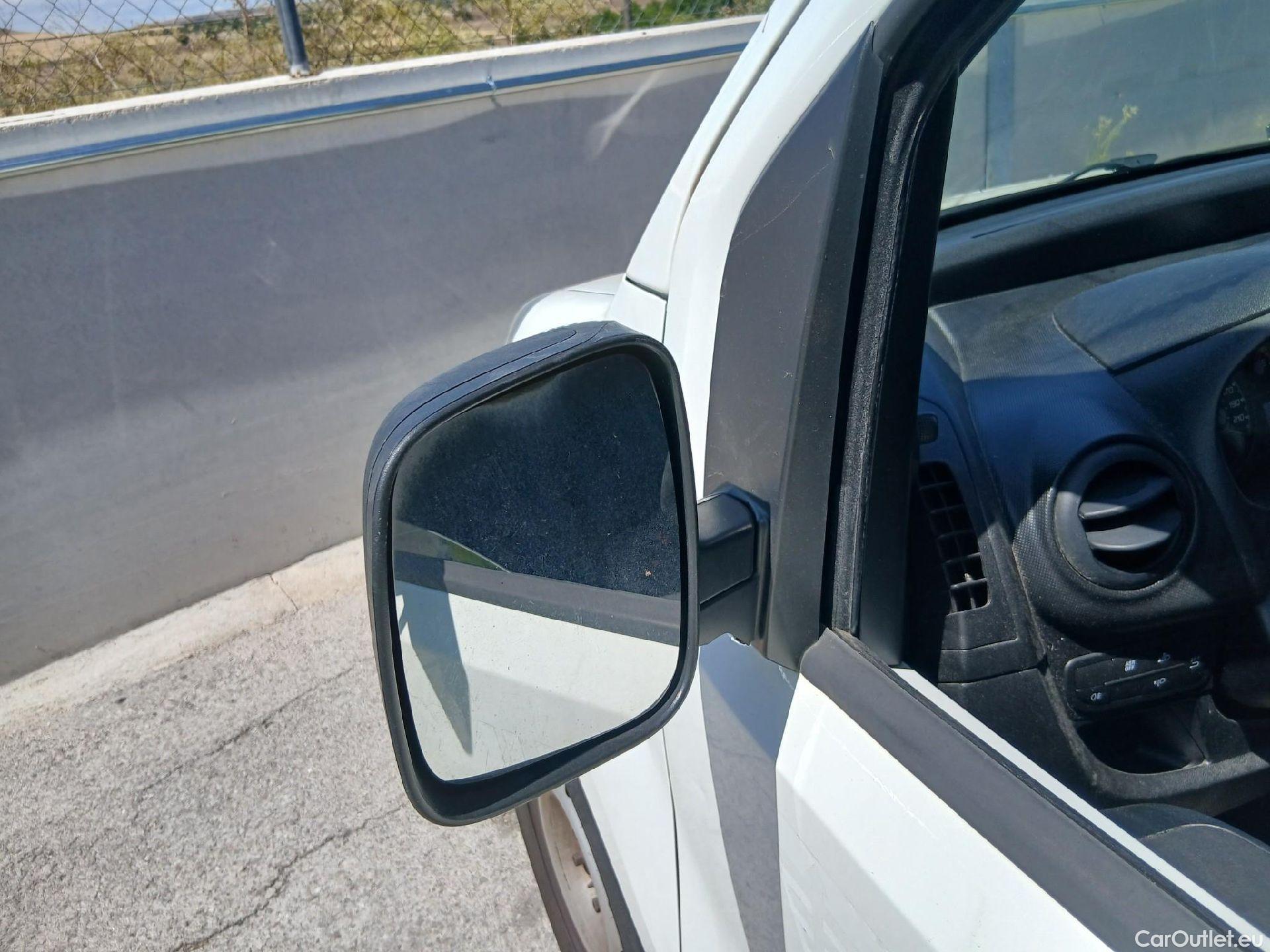  Fiat  Fiorino FIAT  / 2016 / 3P / furgón derivado de turismo Cargo Base N1 1.3 MJet 59 kW (80 CV) #32