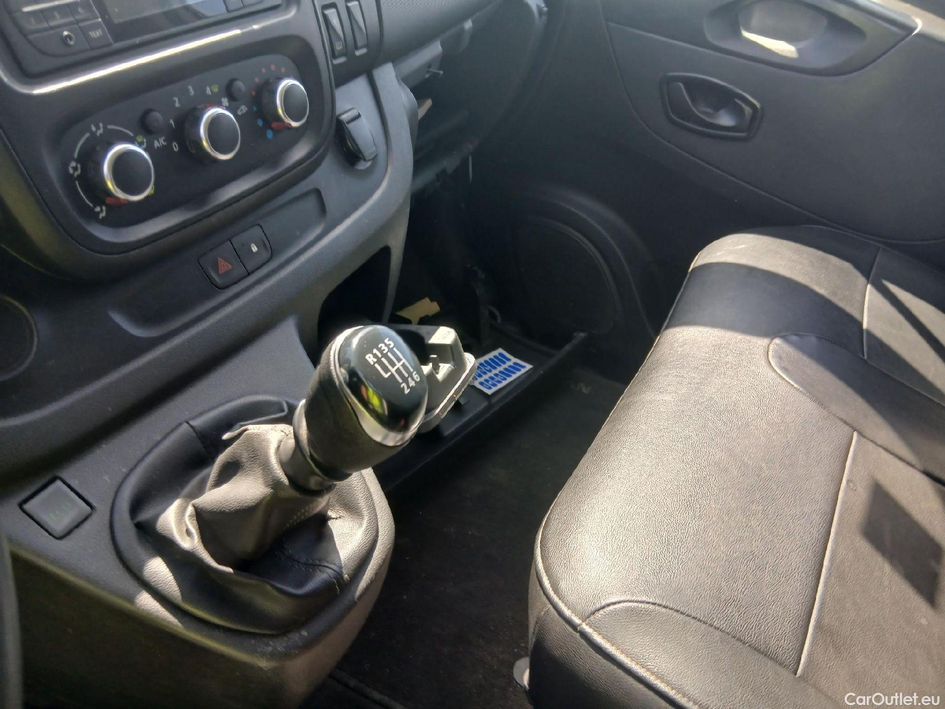  Nissan  NV300 NISSAN  / 2016 / 4P / combi Mixta 6 2.0dCi 88kW L2H1 1,2T Optima #16