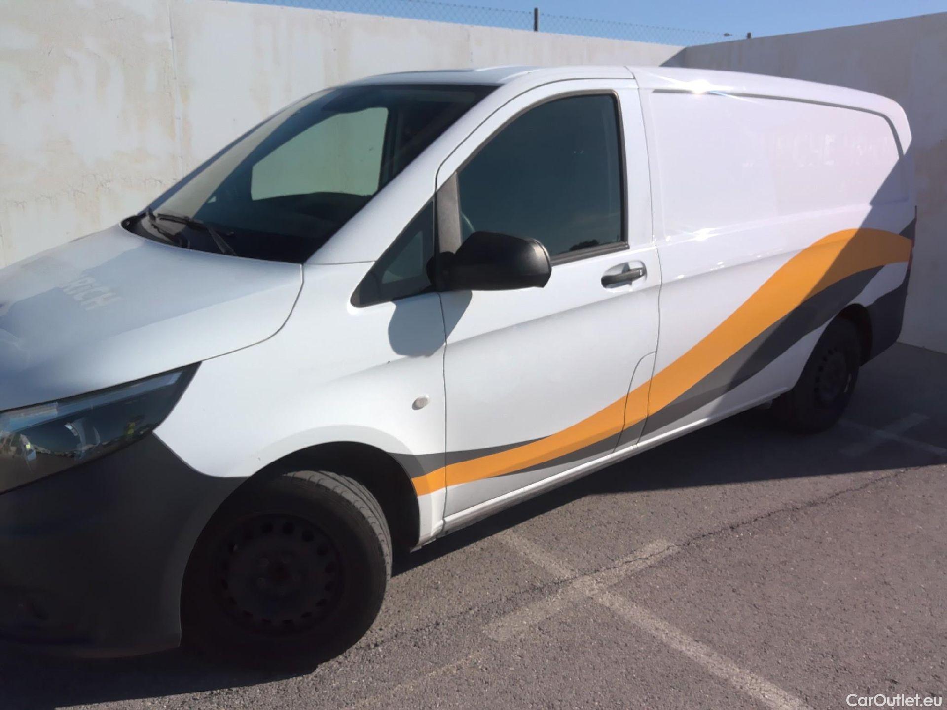  Mercedes  Vito MERCEDES-BENZ  / 2014 / 4P / furgón 114 CDI Larga #2