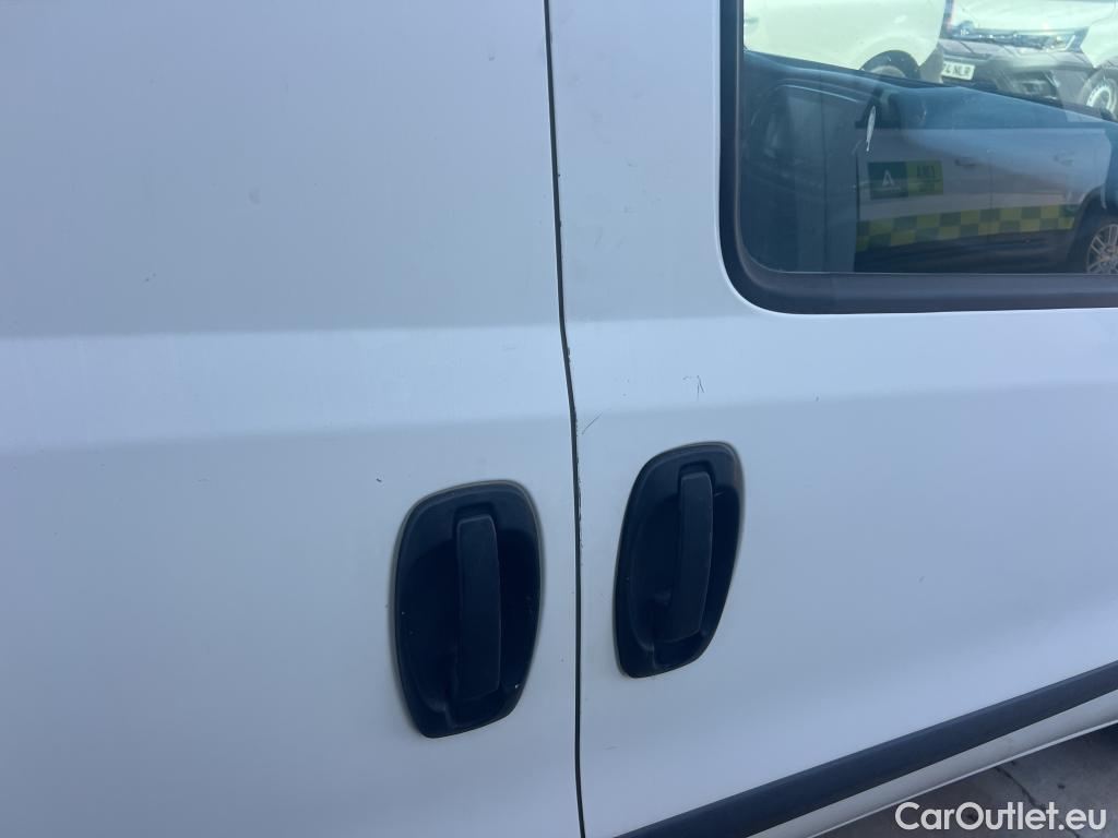  Fiat  Doblo FIAT Doblò Cargo/2015/4P/furgón derivado de turismo Cargo SX 1.6 Mjet 66kW (90CV) (AC) #7