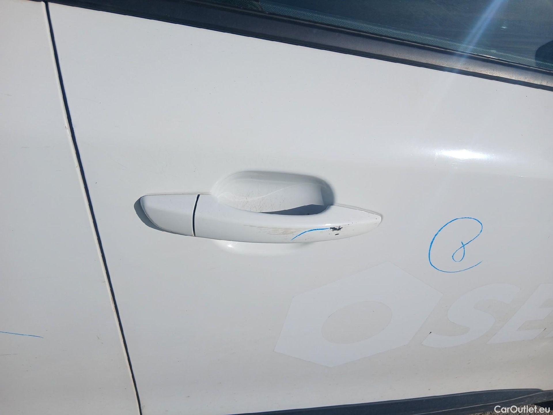  Peugeot  2008 PEUGEOT  / 2019 / 5P / todoterreno Active BlueHDI 81kW (110CV) #42