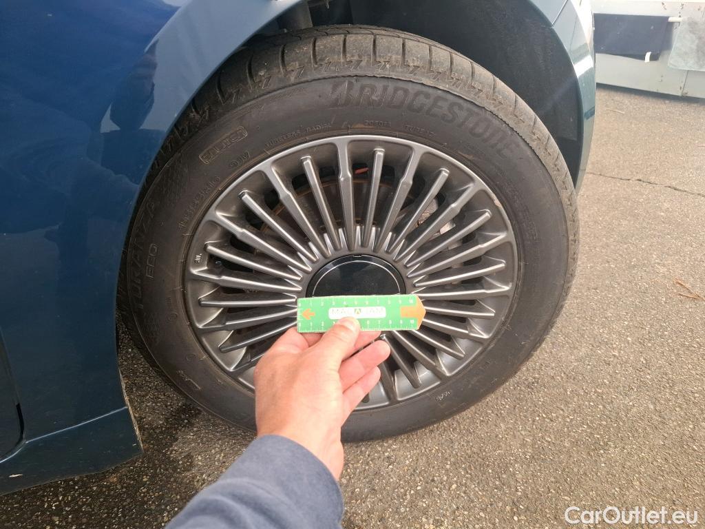  Fiat  500 FIAT  / 2020 / 3P / Berline 42kWh Icône #5