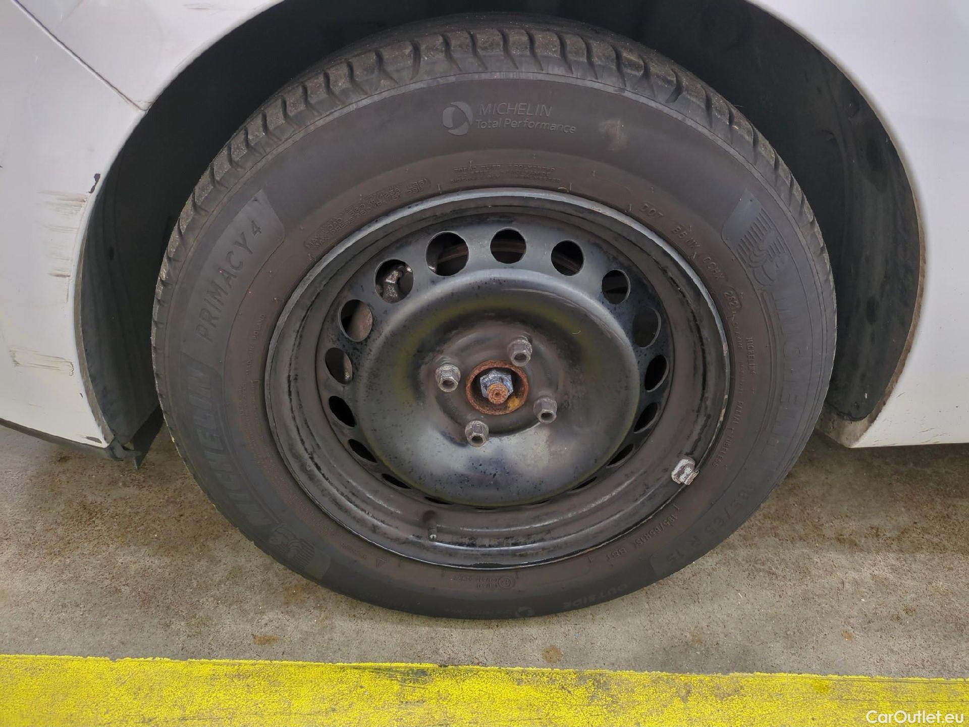  Renault  Clio  IV Air 1.5 dCi 75CV BVM5 E6 #1