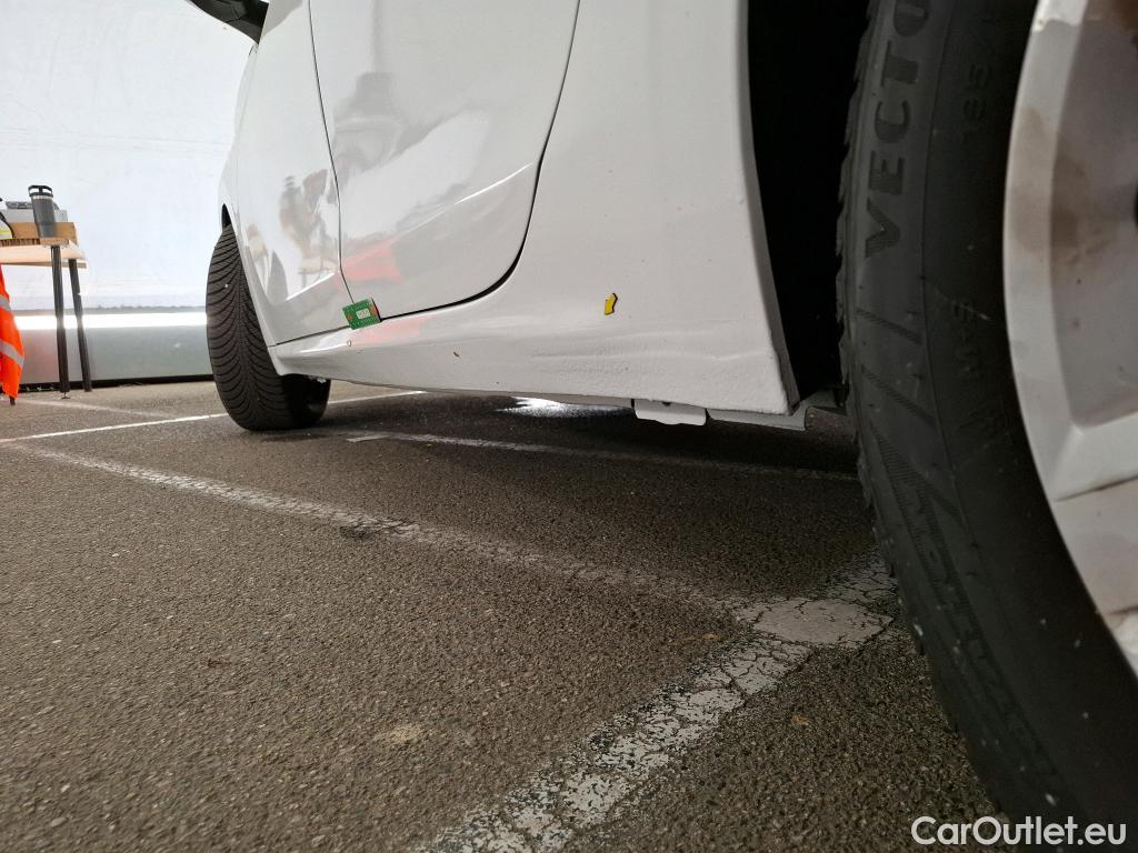  Peugeot  208 PEUGEOT  / 2015 / 5P / Berline &BLUEHDI 100 S&S ALLURE BUSINESS #43