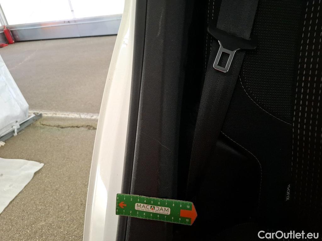  Peugeot  208 PEUGEOT  / 2015 / 5P / Berline &BLUEHDI 100 S&S ALLURE BUSINESS #77