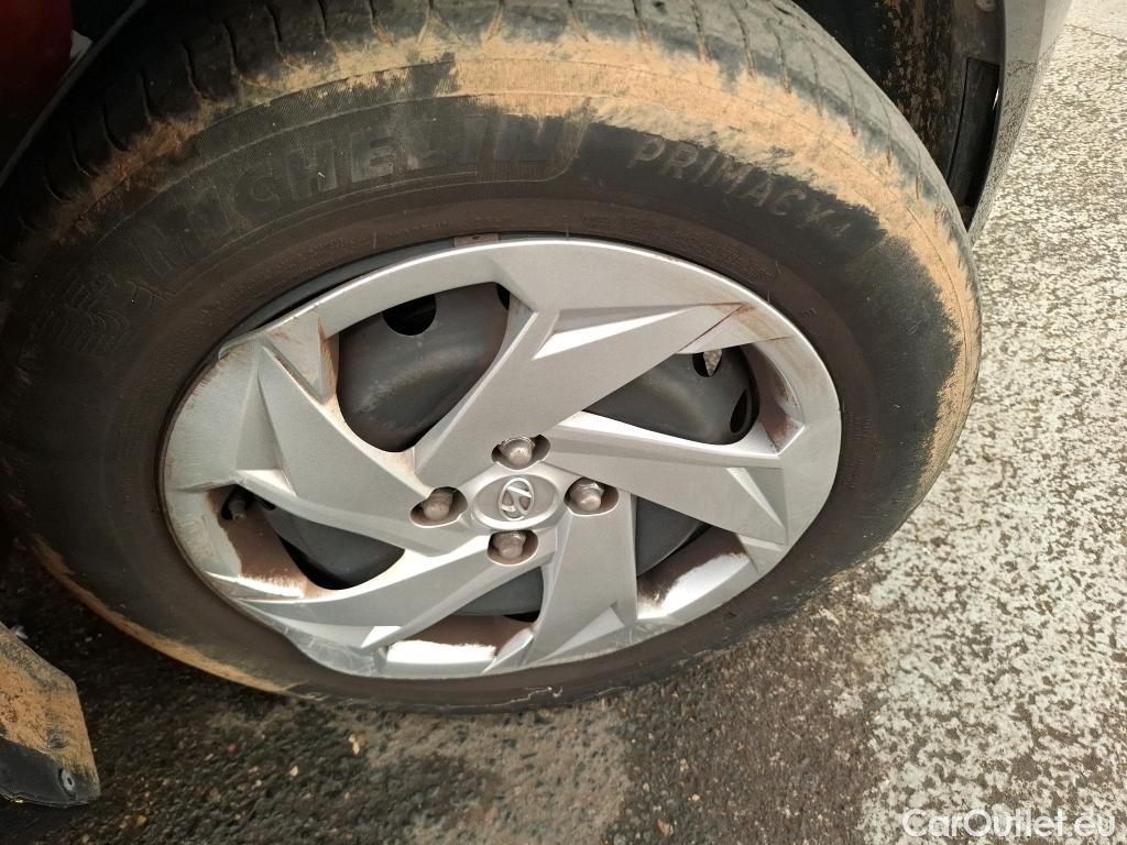  Hyundai  i20  Initia 1.2 85CV BVM5 E6d #8