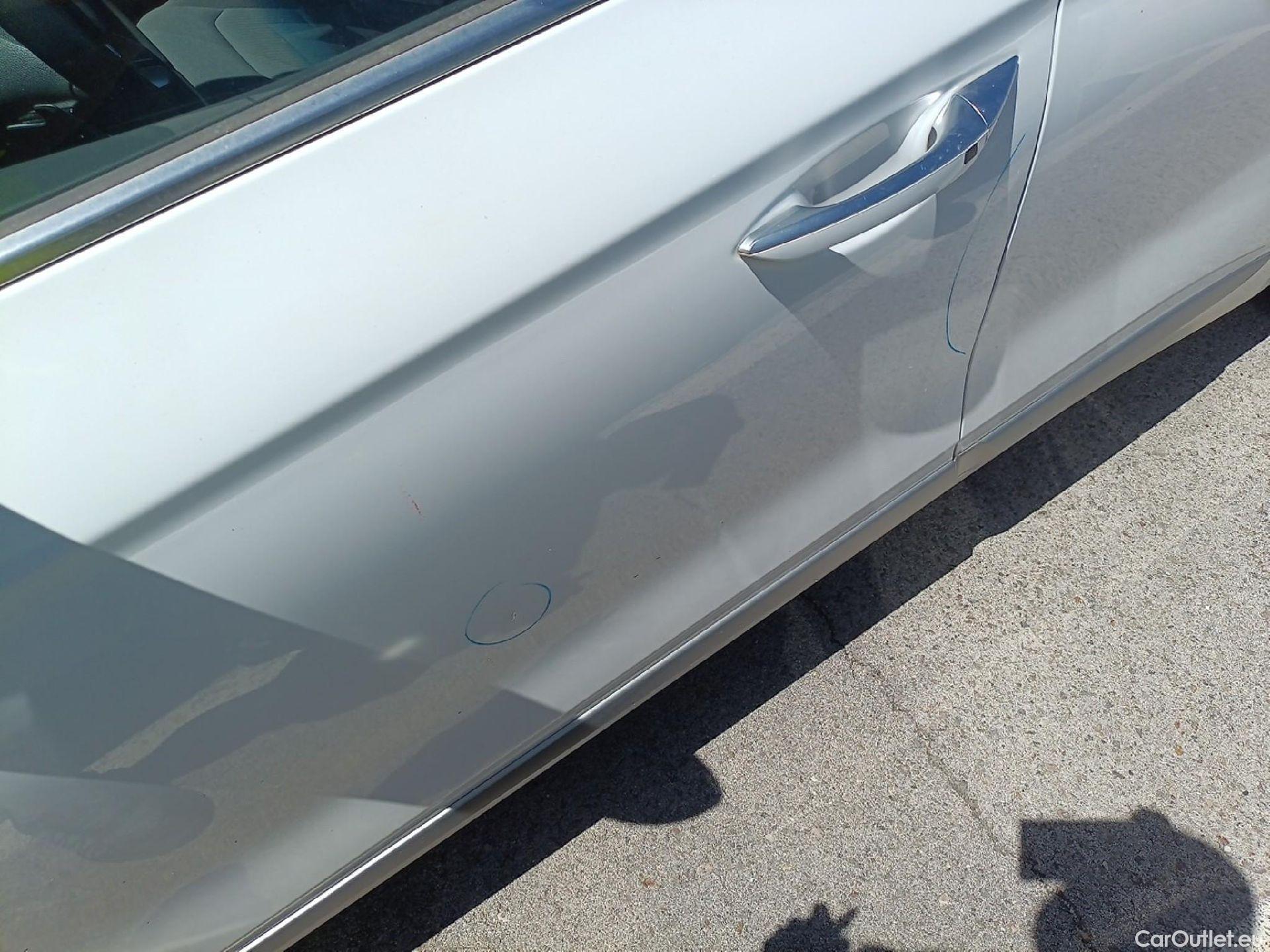 Hyundai   Ioniq HYUNDAI / 2019 / 5P / berlina con portón 1.6 GDI HEV Tecno DCT #18