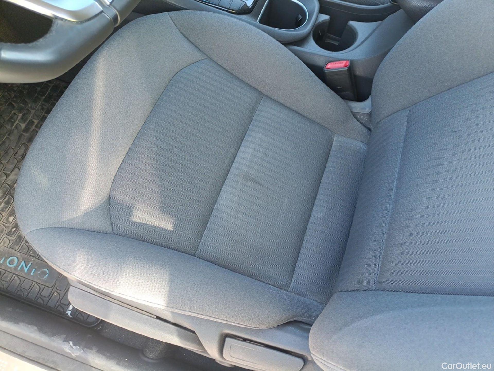 Hyundai   Ioniq HYUNDAI / 2019 / 5P / berlina con portón 1.6 GDI HEV Tecno DCT #2