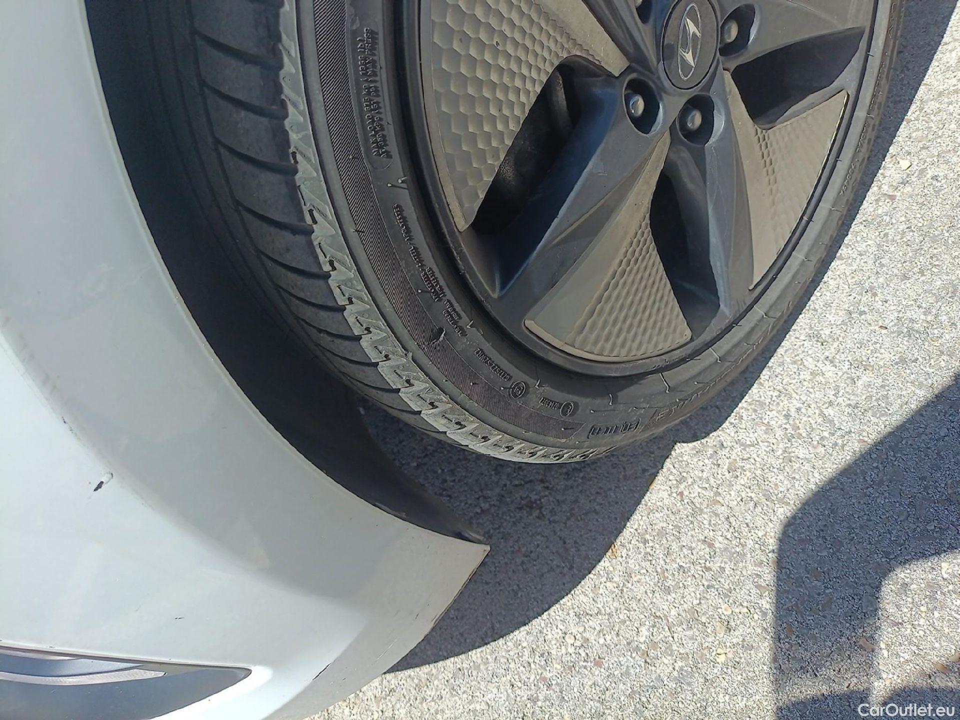  Hyundai   Ioniq HYUNDAI / 2019 / 5P / berlina con portón 1.6 GDI HEV Tecno DCT #14