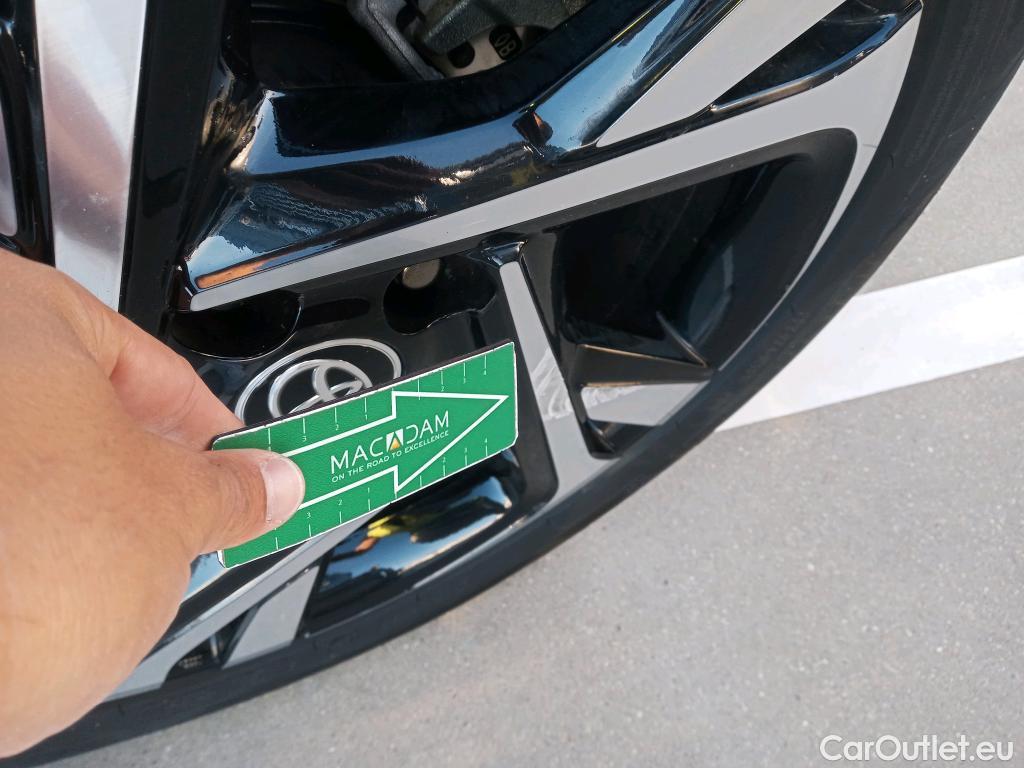  Toyota  C-HR TOYOTA  / 2019 / 5P / todoterreno 1.8 125H Advance #3