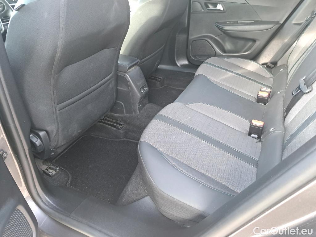 Peugeot  2008 PEUGEOT  / 2019 / 5P / todoterreno Allure BlueHDI 130 S&S EAT8 #9