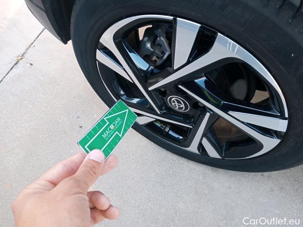  Toyota  C-HR TOYOTA  / 2019 / 5P / todoterreno 1.8 125H Advance #2