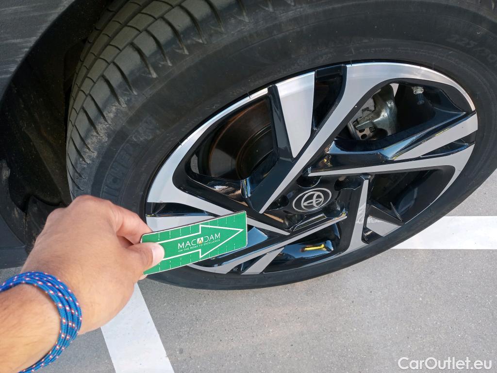 Toyota  C-HR TOYOTA  / 2019 / 5P / todoterreno 1.8 125H Advance #4