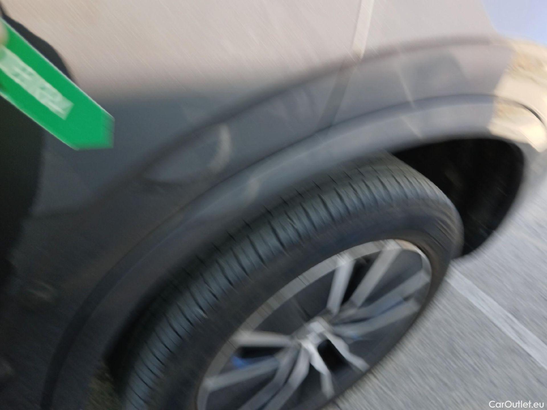  Volvo  XC90 VOLVO  / 2019 / 5P / todoterreno 2.0 B5 D AWD Momentum Pro Auto #23