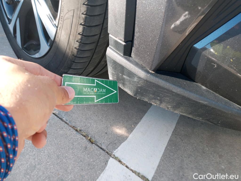  Toyota  C-HR TOYOTA  / 2019 / 5P / todoterreno 1.8 125H Advance #33