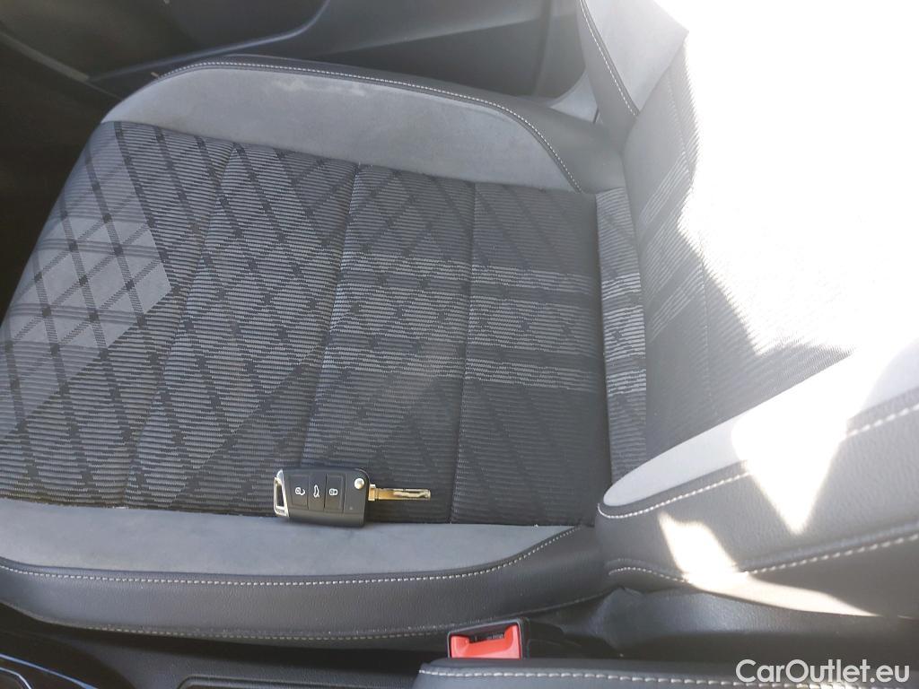  Volkswagen  T-ROC VOLKSWAGEN  / 2021 / 5P / todoterreno R-Line 2.0 TDI 110kW (150CV) DSG #2