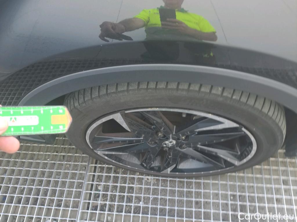  Toyota  C-HR TOYOTA  / 2019 / 5P / todoterreno 2.0 180H GR Sport Black Edition #35
