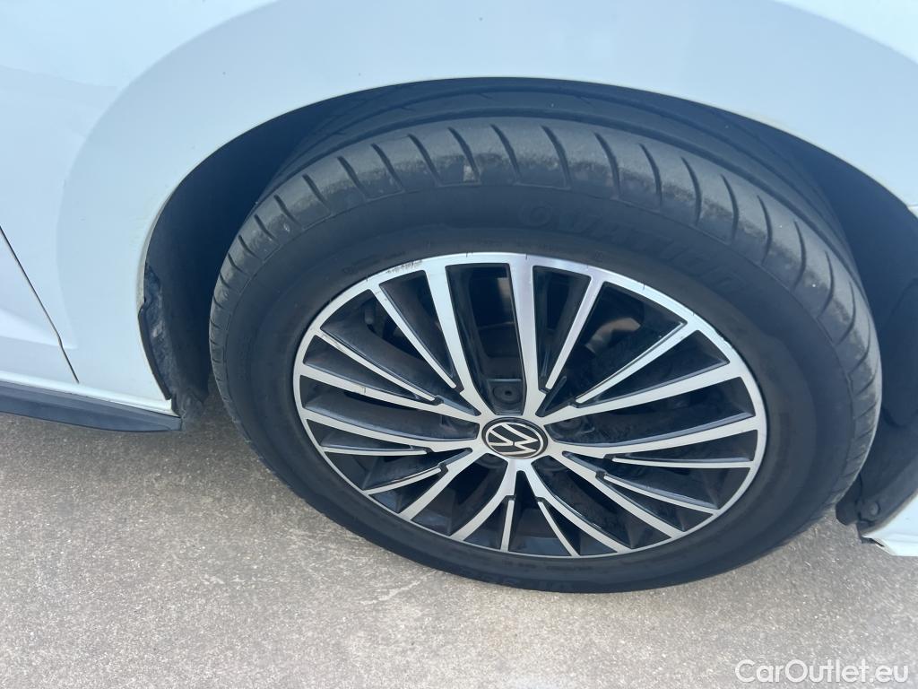  Volkswagen  Touran VOLKSWAGEN  / 2015 / 5P / monovolumen compacto Sport 2.0 TDI 110kW (150CV) DSG #5