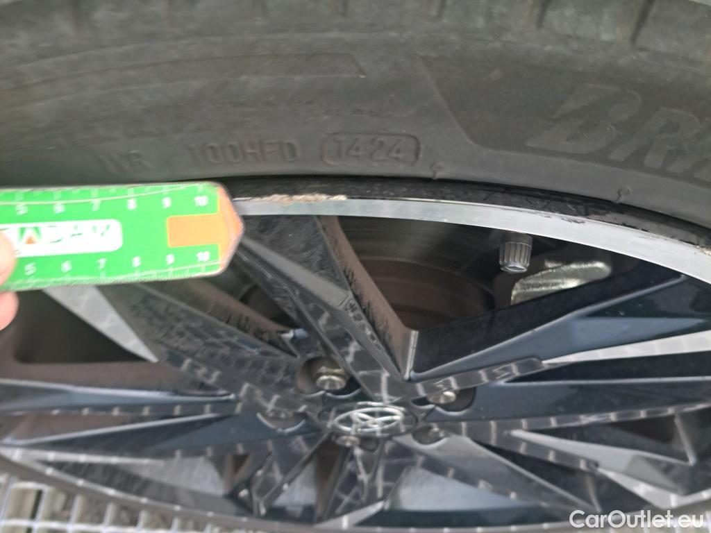  Toyota  C-HR TOYOTA  / 2019 / 5P / todoterreno 2.0 180H GR Sport Black Edition #36